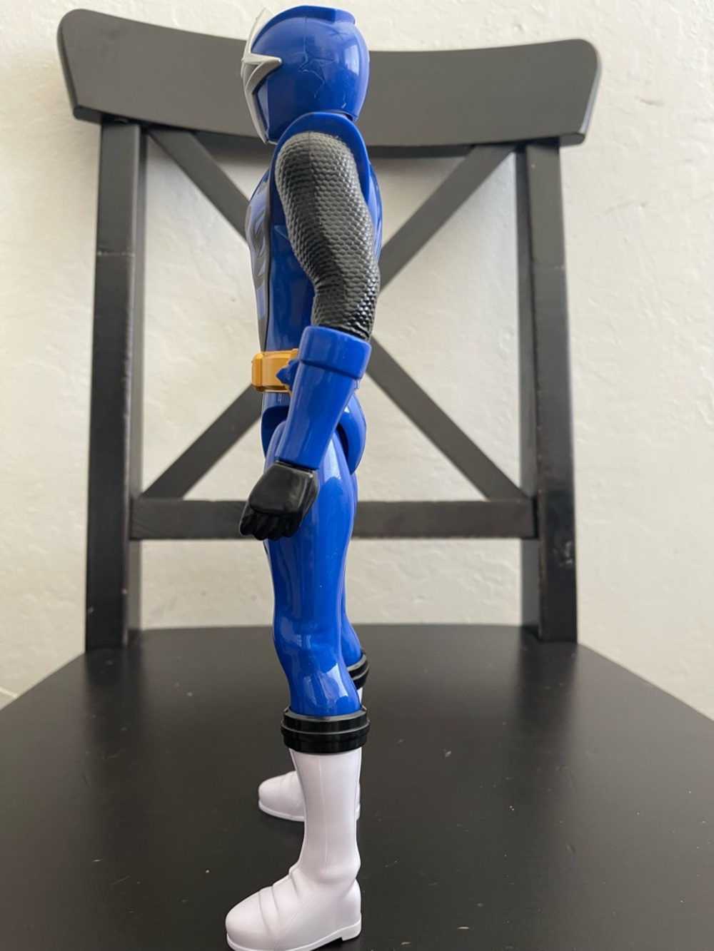 Blue Power Ranger Action Figure with Gold Belt - Picture 4 of 4